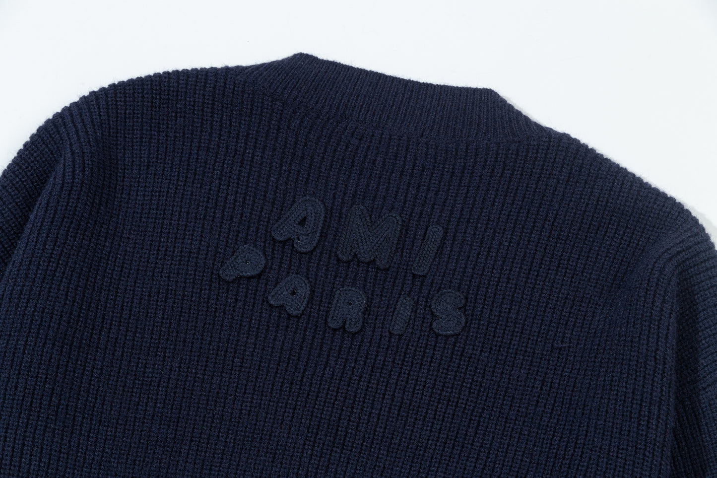 AMI LONG SLEEVE V-NECK SWEATER
