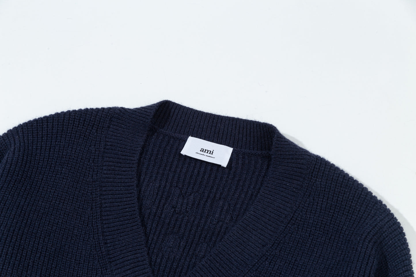 AMI LONG SLEEVE V-NECK SWEATER
