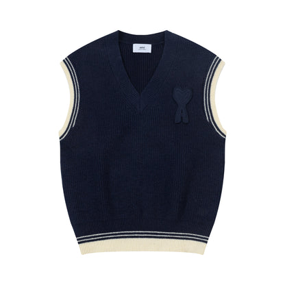 AMI SLEEVELESS V-NECK SWEATER