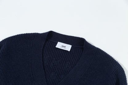 AMI LONG SLEEVE V-NECK SWEATER
